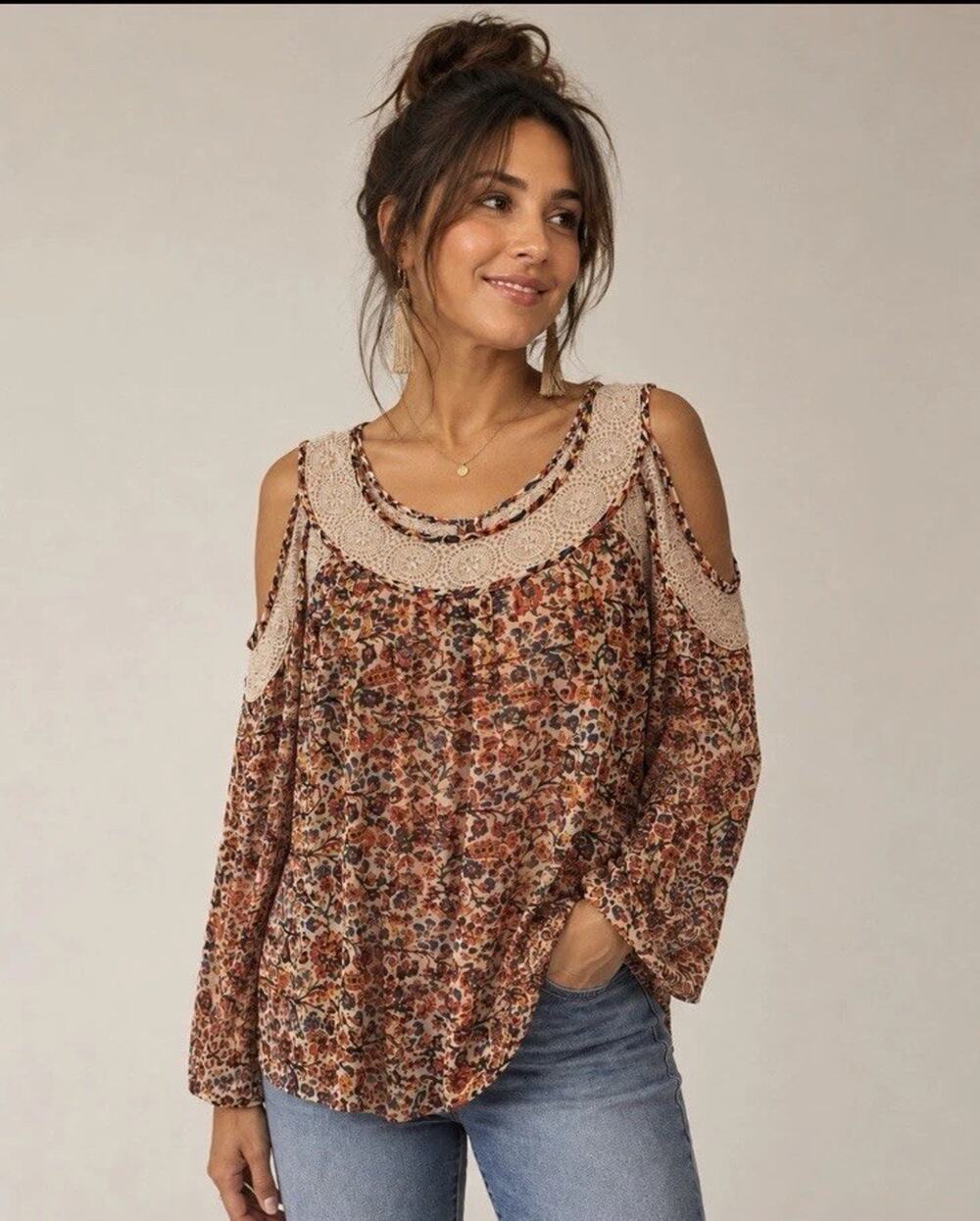 Daniel Rainn Women’s Floral Cold Shoulder Blouse Sz M Crochet Cottagecore Boho